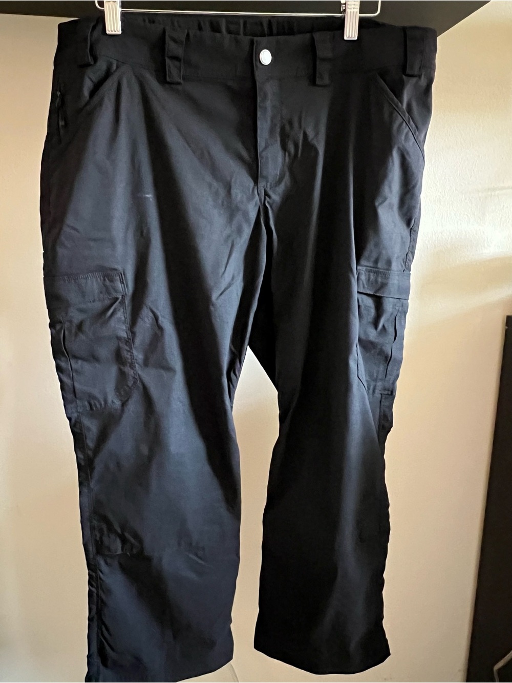 Duluth Trading Dry on the Fly Pants, Cargo pockets, Black, women’s sz 18x29